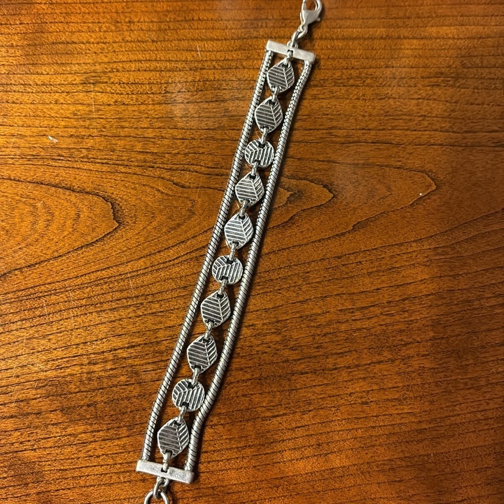 Lucky brand fashion Silvertone marquisate blue lapis Bracelet 3 rows casual NWOT - Picture 3 of 8